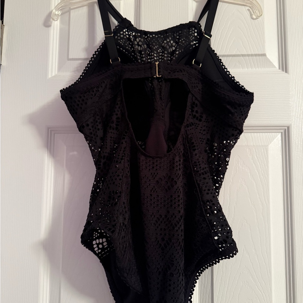 Adore Me Margaret Black Crochet Swimsuit Plus Size 0X - Picture 5 of 9